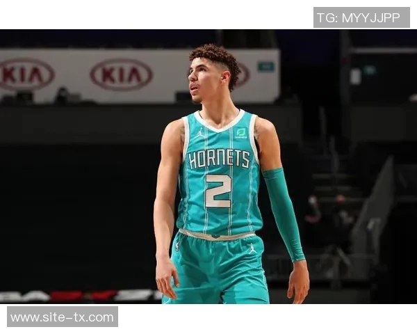 拉梅洛鲍尔全场表现出色20投7中砍下22分带领球队取得胜利