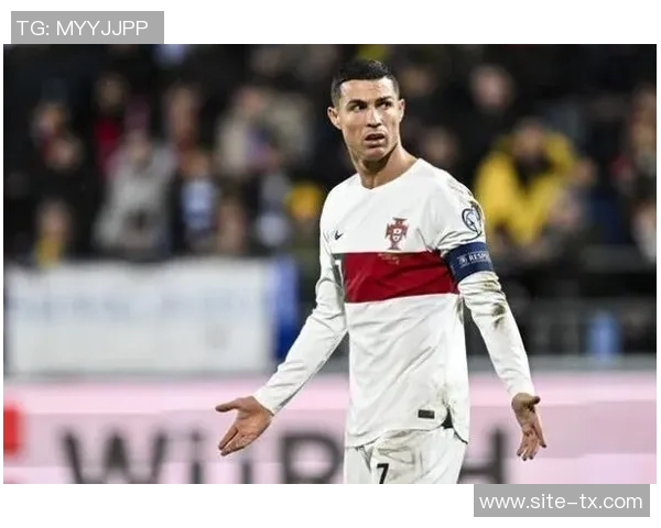 马丁内斯强调世界杯冠军球队是夺冠热门C罗依旧在球队中扮演重要角色 马丁内斯强调世界杯冠军球队是夺冠热门C罗依旧在球队中扮演重要角色