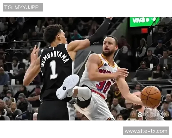 马刺对阵开拓者文班因膝盖伤势缺席赛季第14场比赛